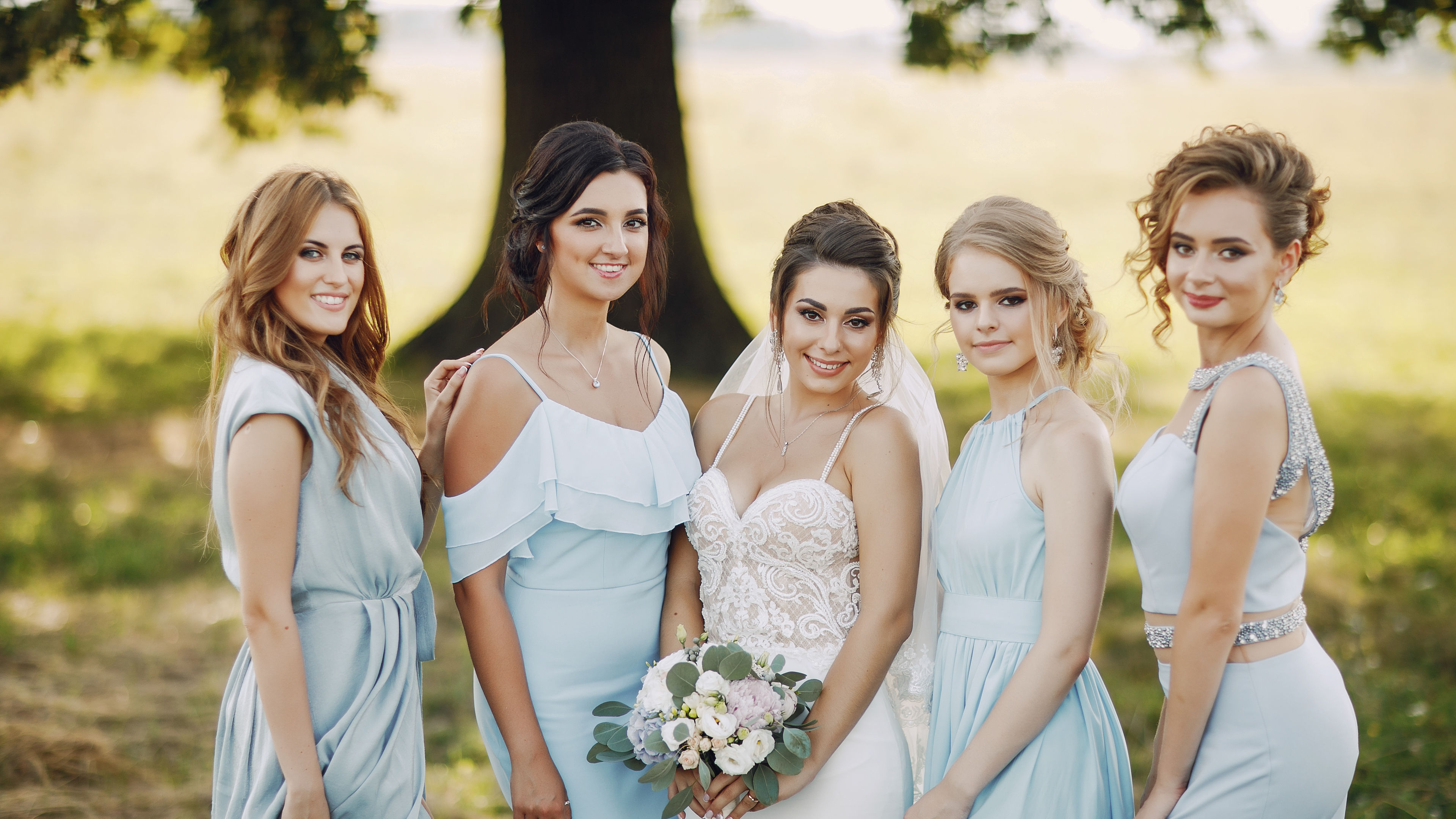 Bride and Bridesmaids Pose