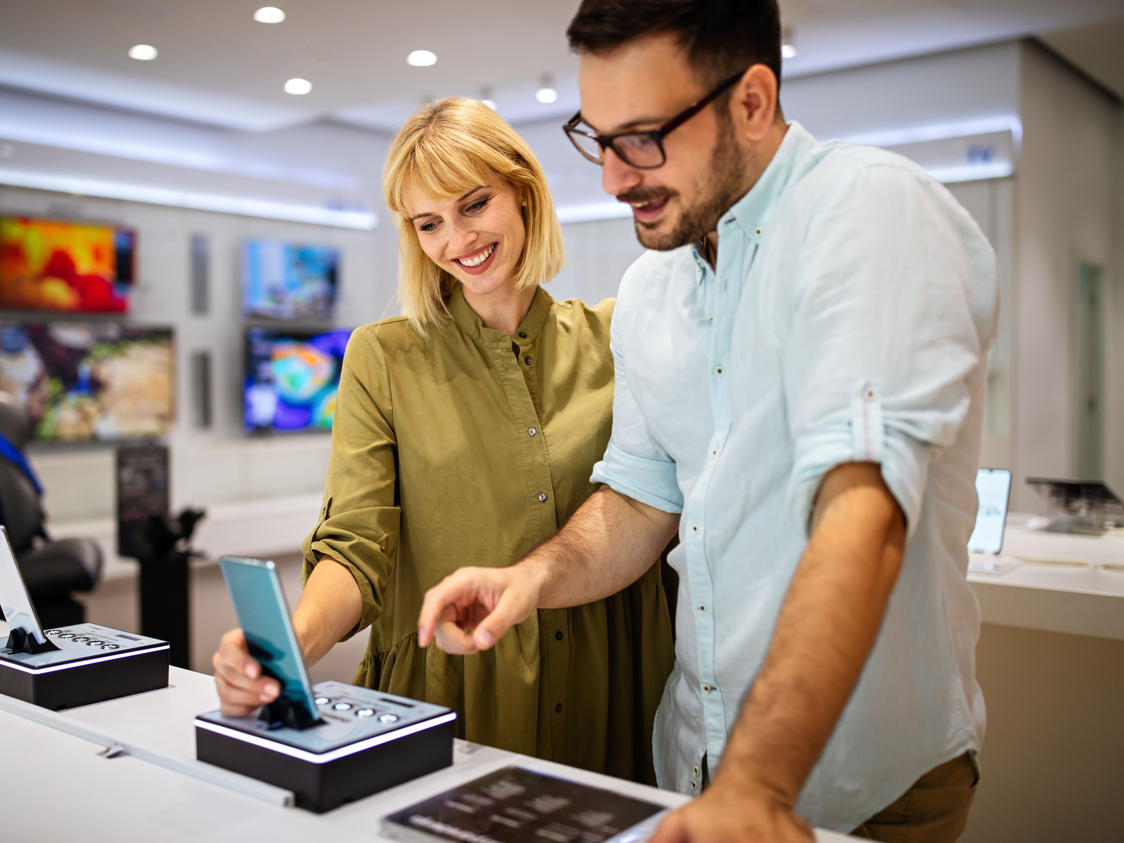 Couple buying a smartphone