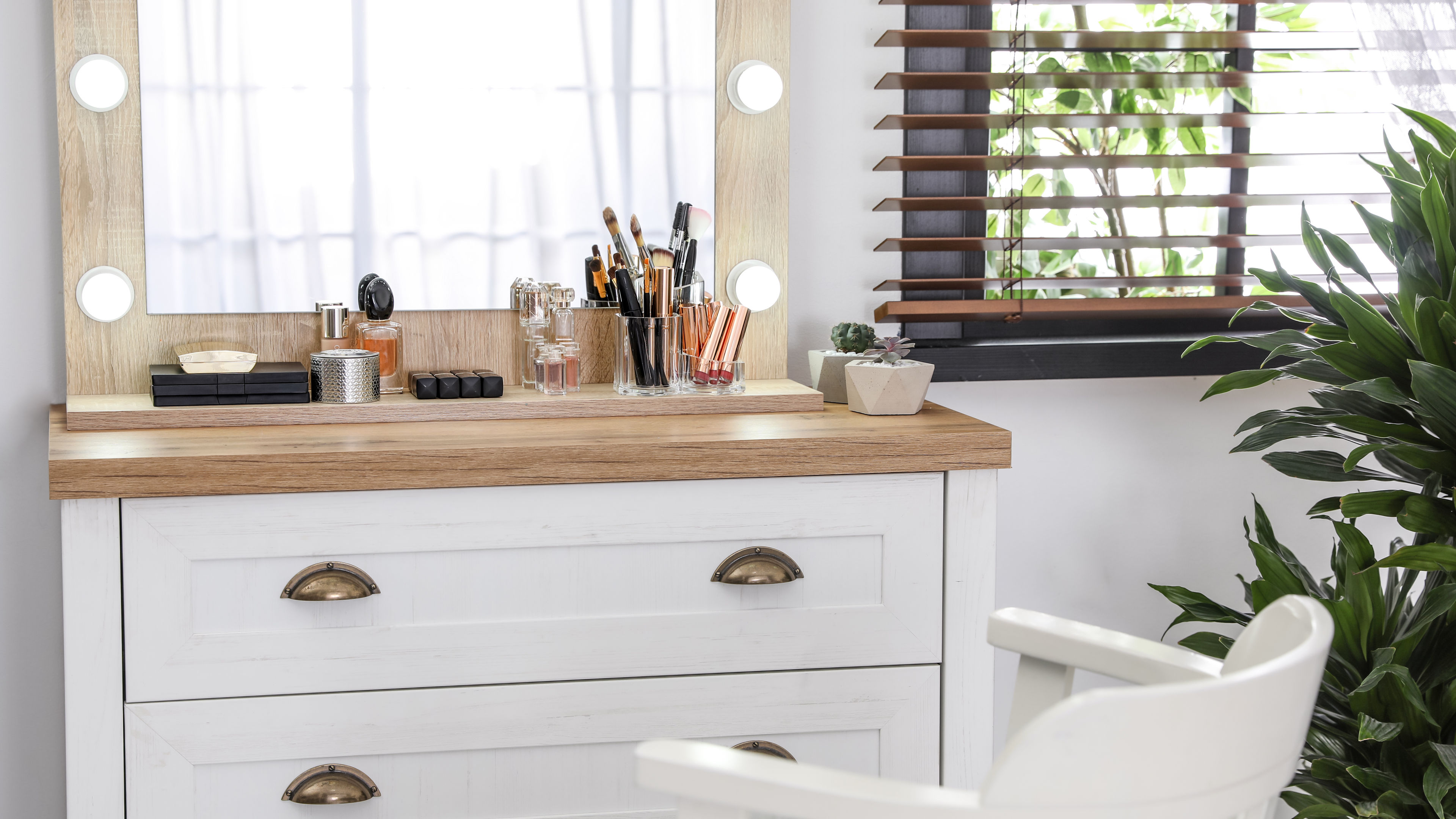 Image of a dressing table 