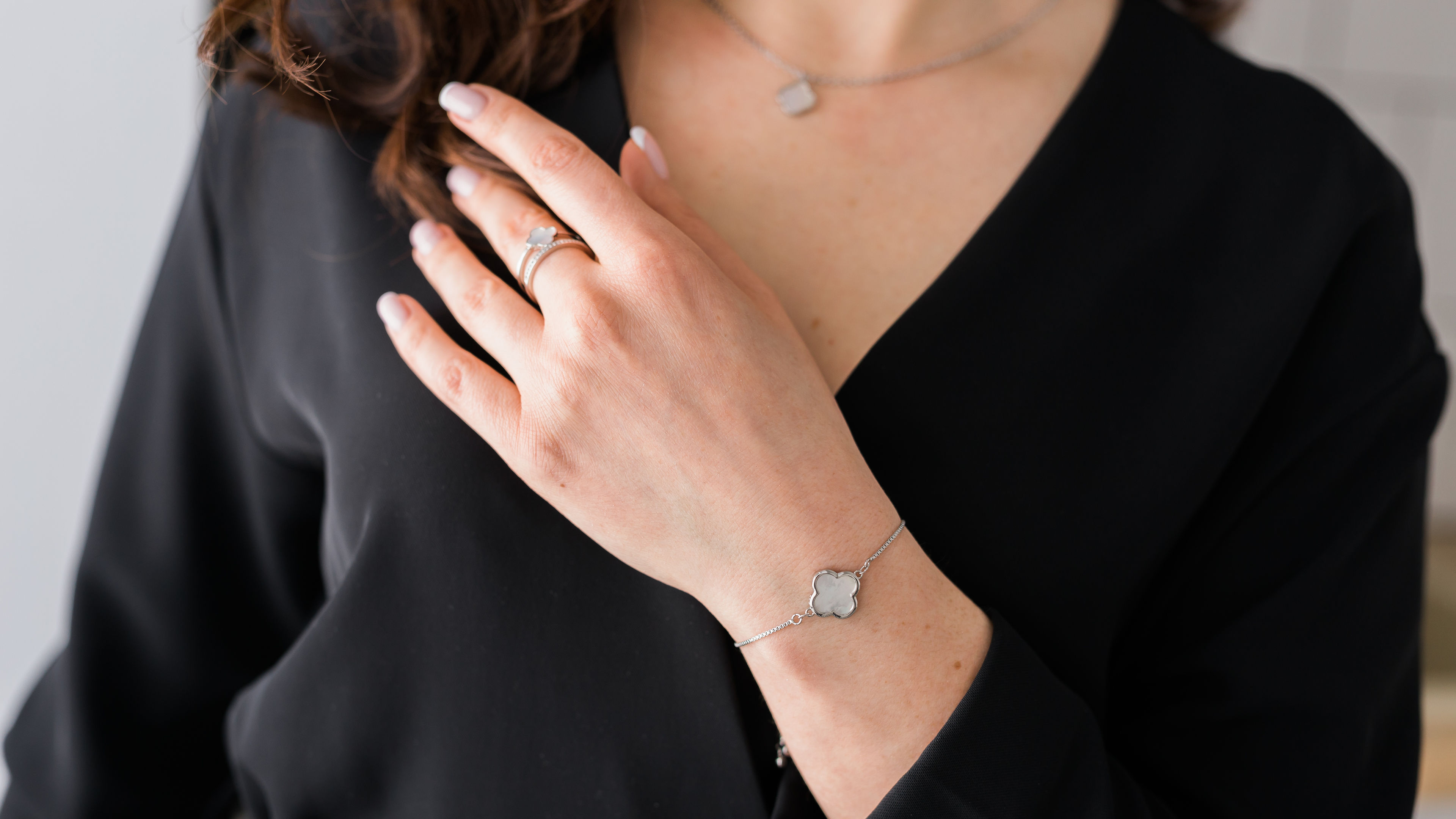 Picture of a white beaded silver bracelet