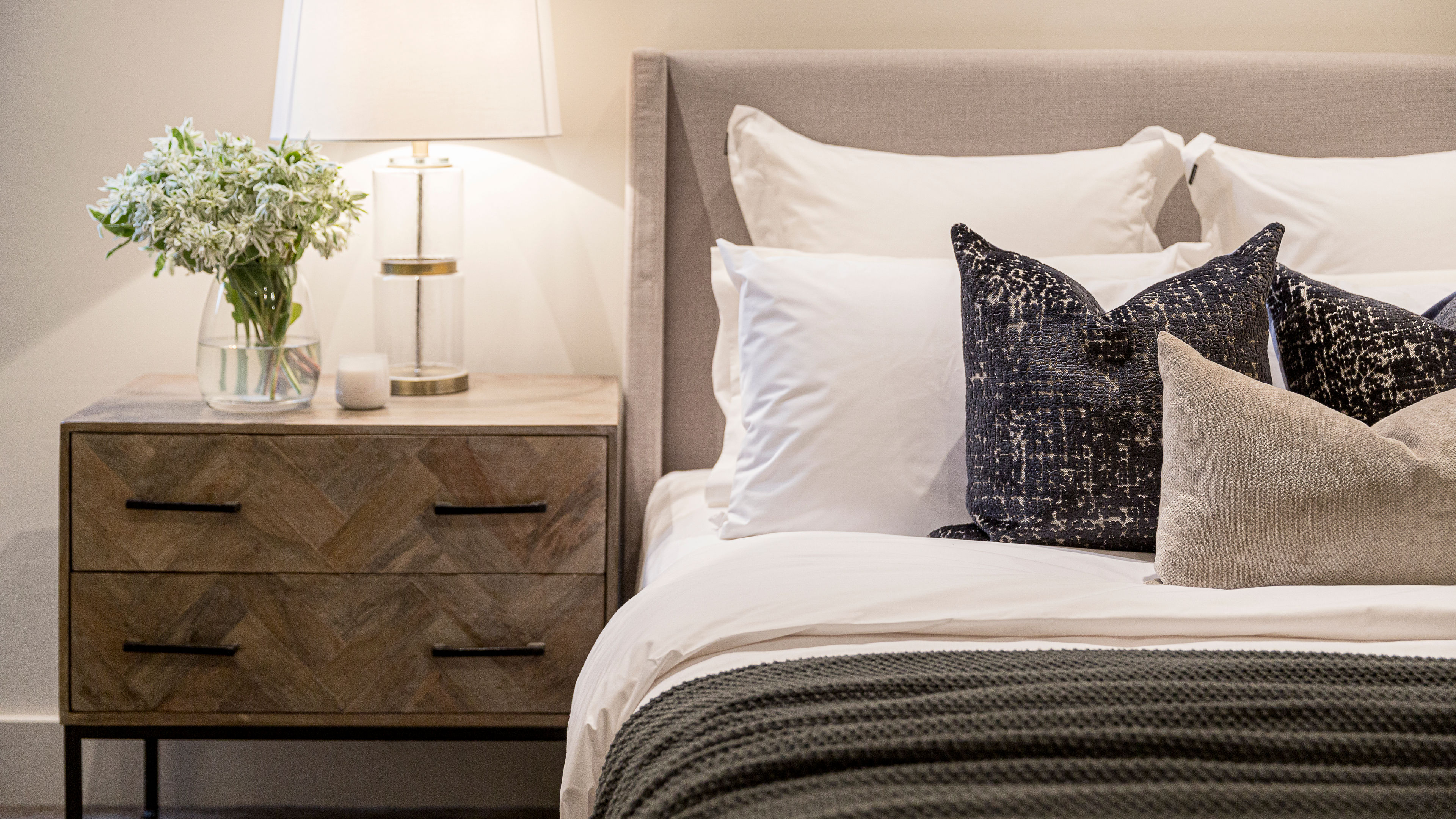 Stylish Bedside Table with Lamp 