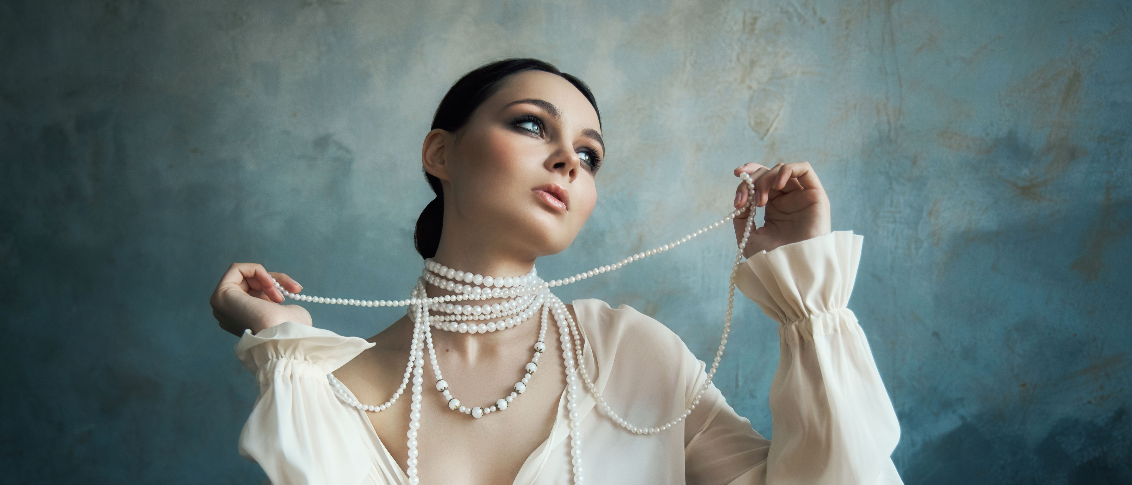 Woman with Pearls 